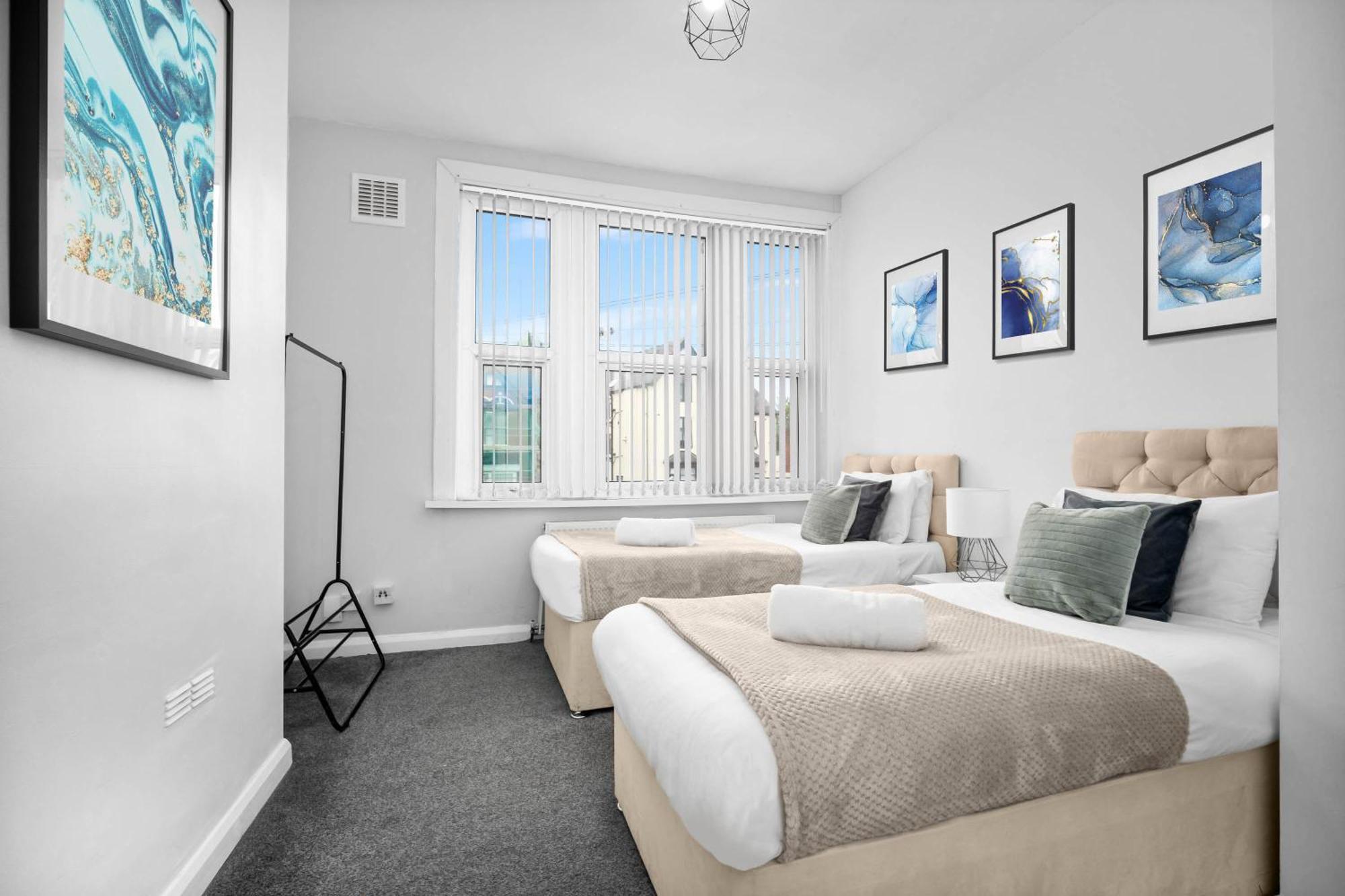 Two Bedroom Apartment - Single Beds - Accommodates 3 - Street Parking - Top Rated -Wbb West Bromwich Exterior photo