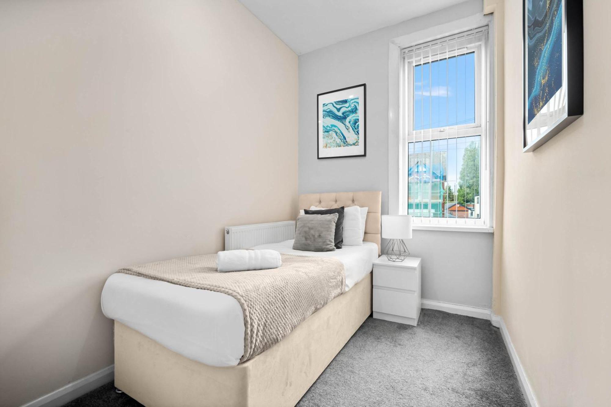 Two Bedroom Apartment - Single Beds - Accommodates 3 - Street Parking - Top Rated -Wbb West Bromwich Exterior photo